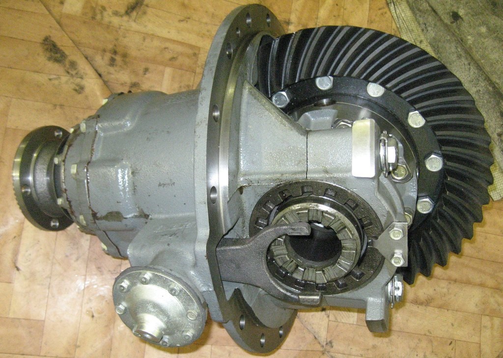 Редуктор моста 4308. Редуктор заднего моста камаз 43253 с блокировкой. Редуктор заднего моста камаз 4308 с блокировкой. Дифференциал заднего моста камаз 4308. Редуктор моста 4308.
