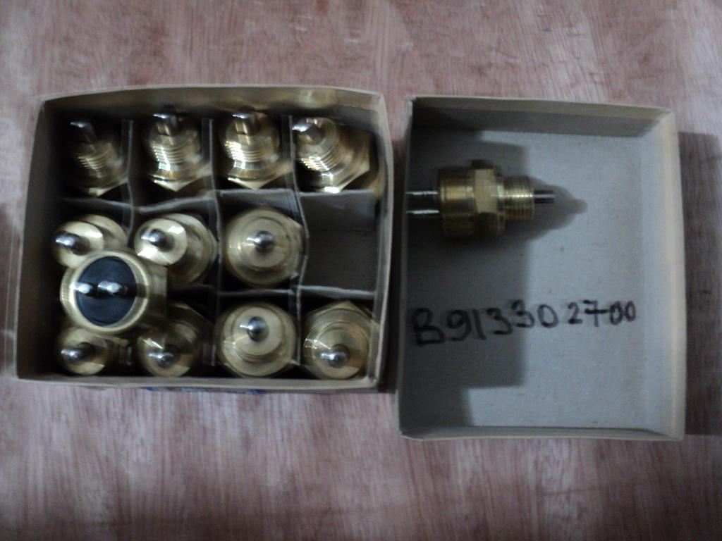 B913302700